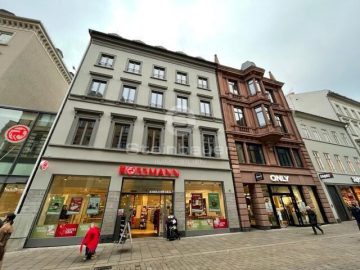 Stilvolle kernsanierte Altbauwohnung mit Wohnküche und modernem Tageslichtbad, 65183 Wiesbaden, Etagenwohnung