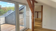 8e7efae2-e092-4cfd-954a-592bc07e3bb2 - Luxuriöses Wohnen im Altbau – Dachgeschosswohnung mit Empore, Loggia & Südbalkon